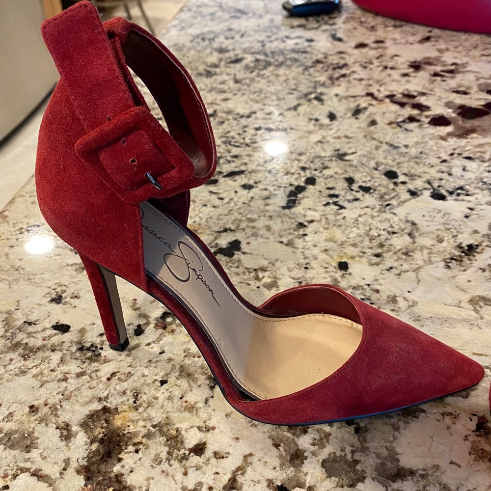 Red pumps